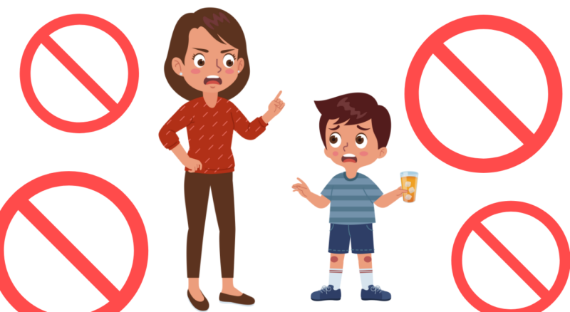 ご飯を食べない2歳児を注意しているママ